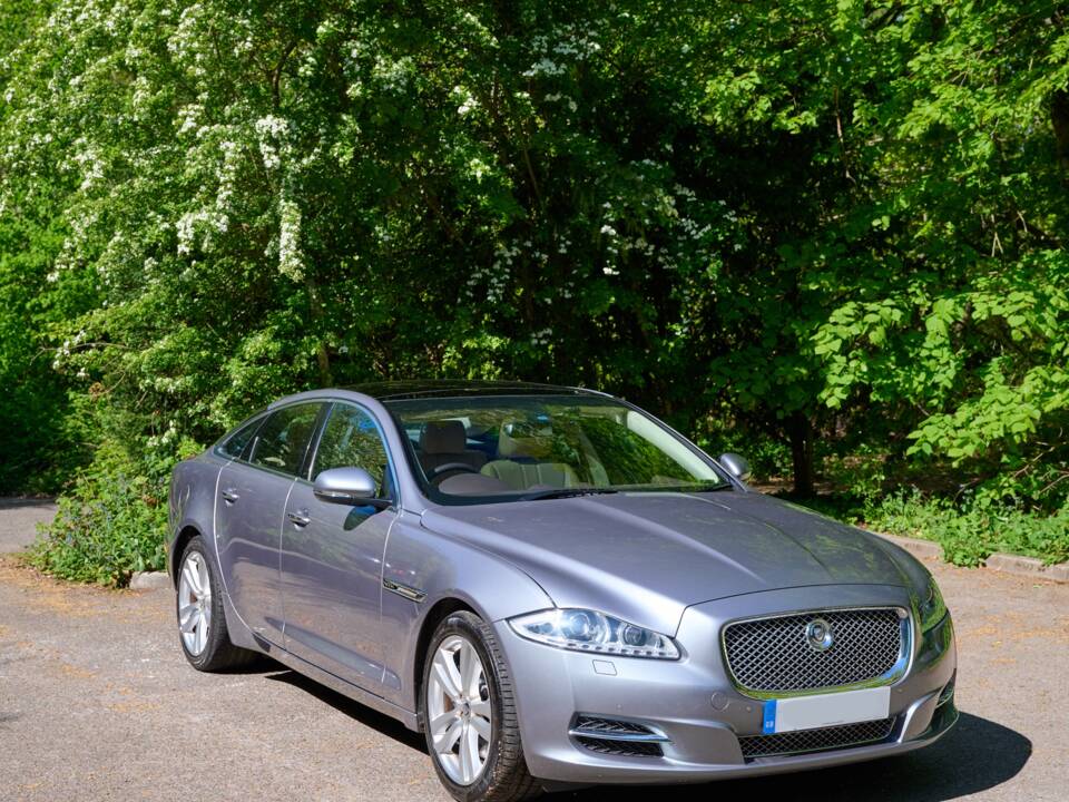 Image 24/50 of Jaguar XJ 5.0 (2012)