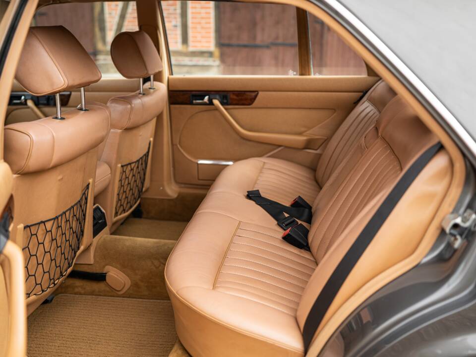 Bild 55/76 von Mercedes-Benz 500 SEL (1985)