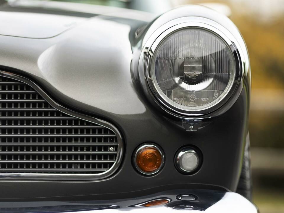 Image 38/50 of Aston Martin DB 4 (1962)