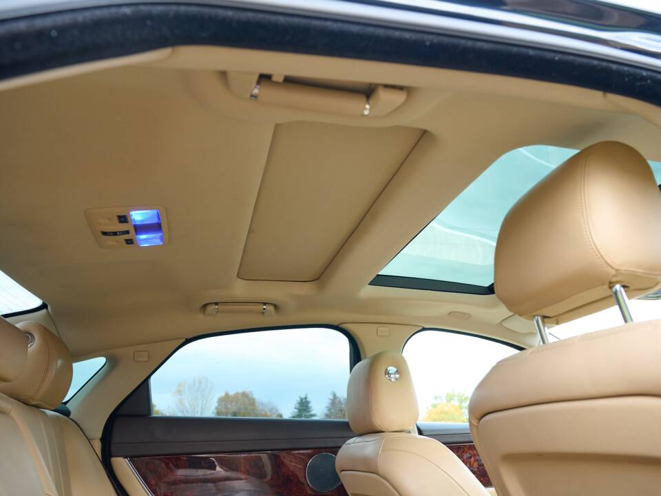 Bild 31/50 von Jaguar XJ 5.0 (2011)