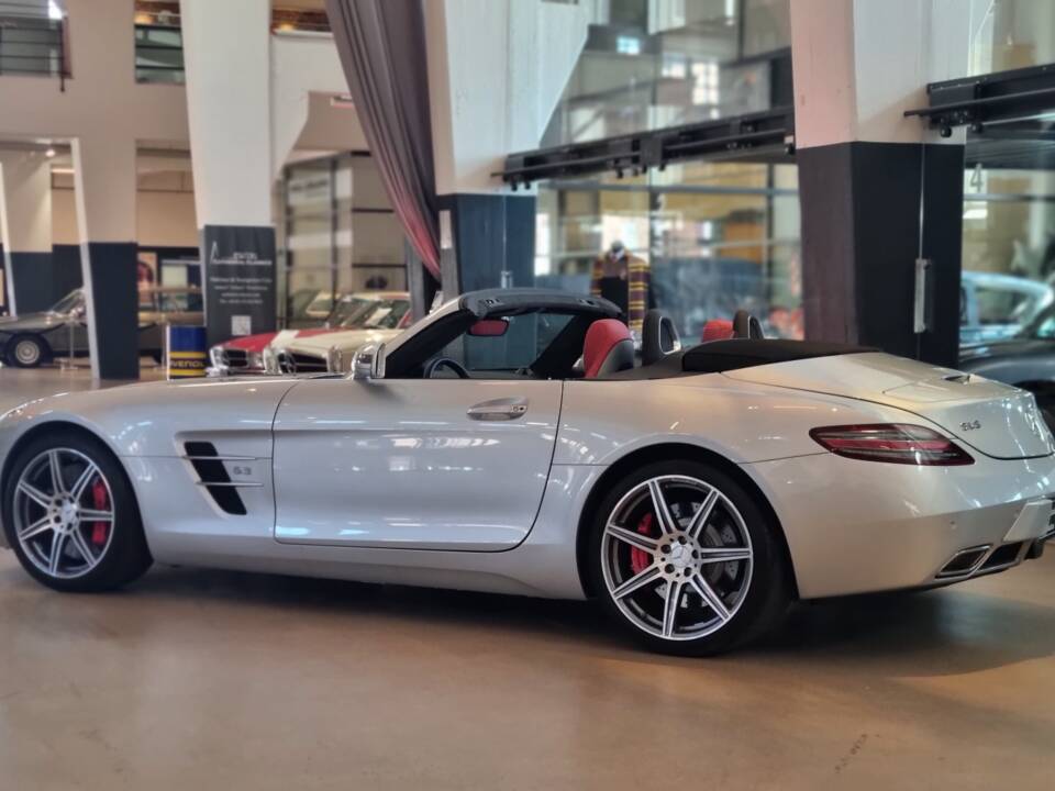 Bild 10/95 von Mercedes-Benz SLS AMG Roadster (2012)