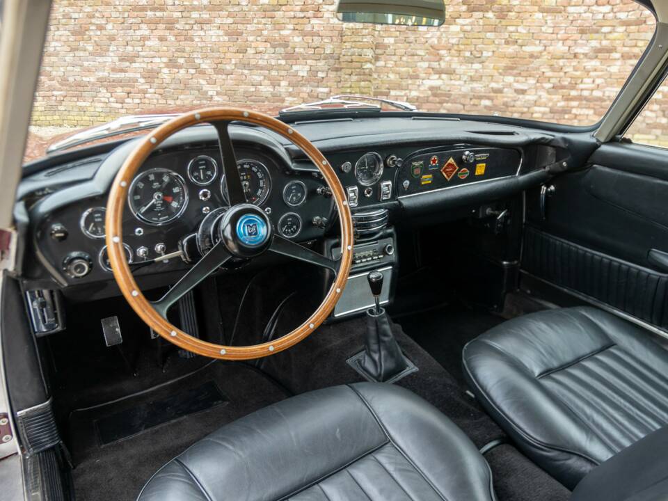 Image 3/50 de Aston Martin DB 5 Vantage (1965)