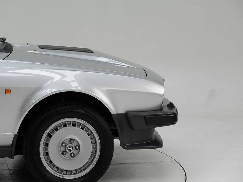 Bild 12/15 von Alfa Romeo GTV 6 2.5 (1982)