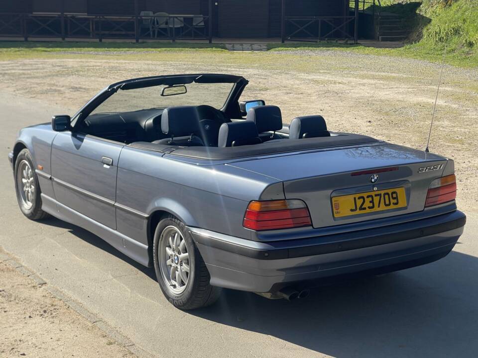 Imagen 3/12 de BMW 323i (1999)