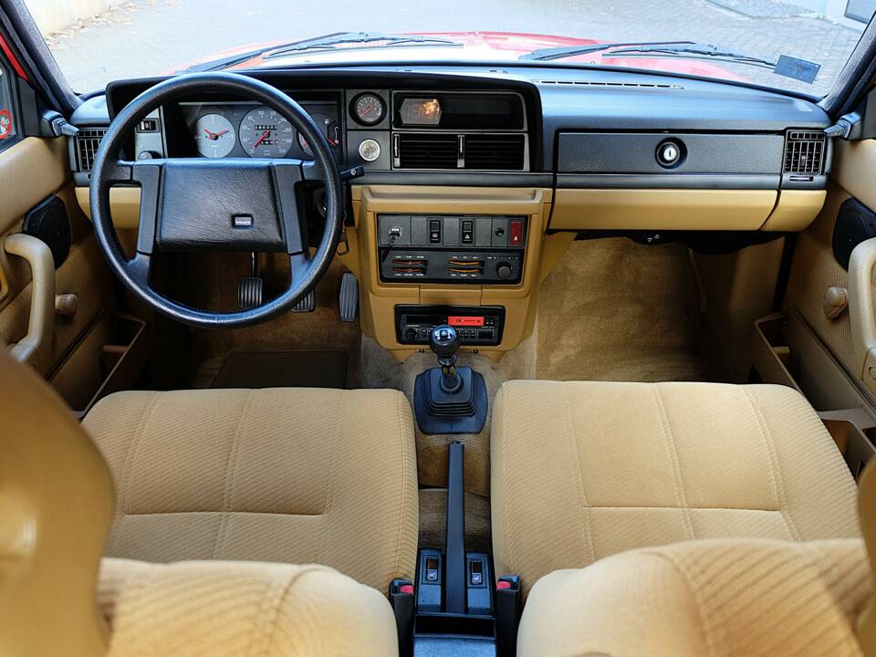 Image 32/75 de Volvo 240 (1986)