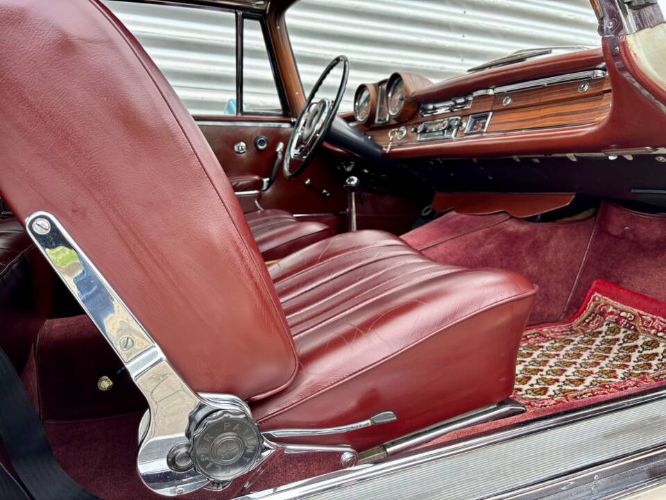 Image 26/33 of Mercedes-Benz 250 SE (1966)