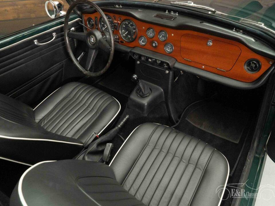 Afbeelding 14/19 van Triumph TR 250 (1968)