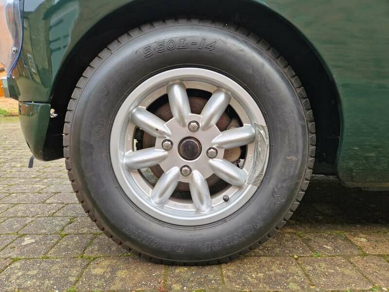 Image 23/50 of MG MGB GT (1965)