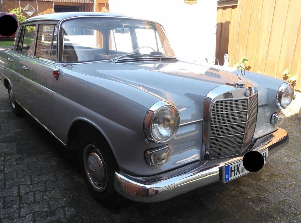 Image 1/8 of Mercedes-Benz 190 c (1965)