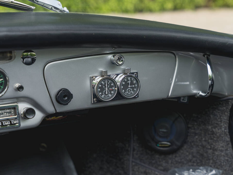 Image 15/28 of Porsche 356 B 1600 (1960)