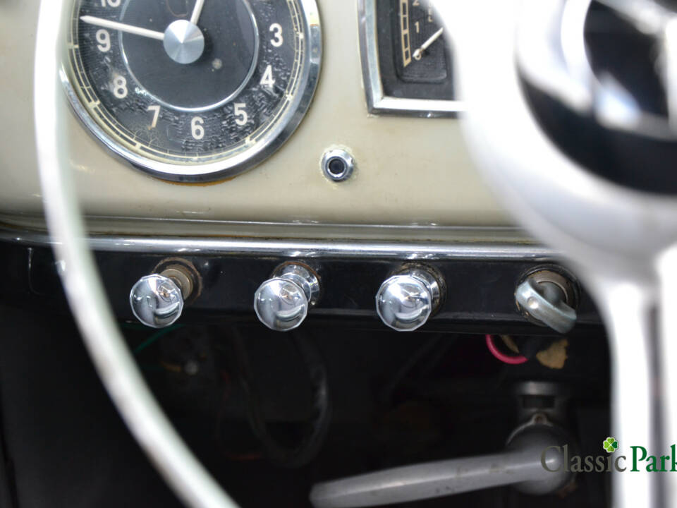 Image 30/50 of Mercedes-Benz 220 (1952)