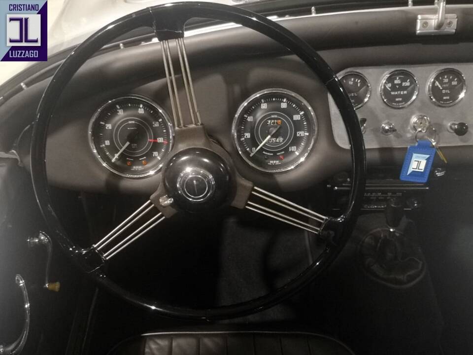 Image 27/37 of Daimler SP 250 (1960)