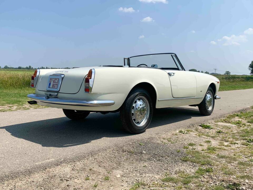 Bild 3/6 von Alfa Romeo 2600 Spider (1963)