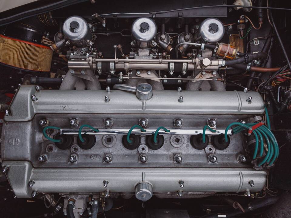 Image 6/99 of Aston Martin DB 6 Volante (1968)