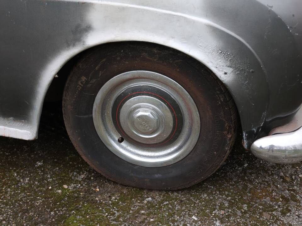 Image 44/50 of Bentley S 1 (1956)
