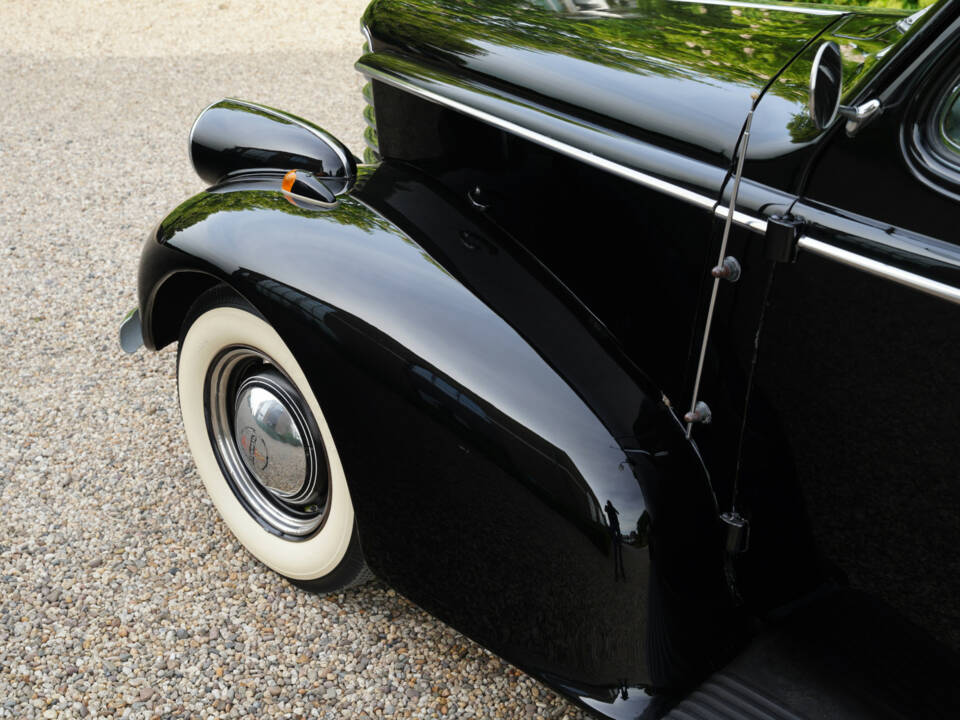 Image 46/50 of Oldsmobile F-Series Business Coupe (1938)