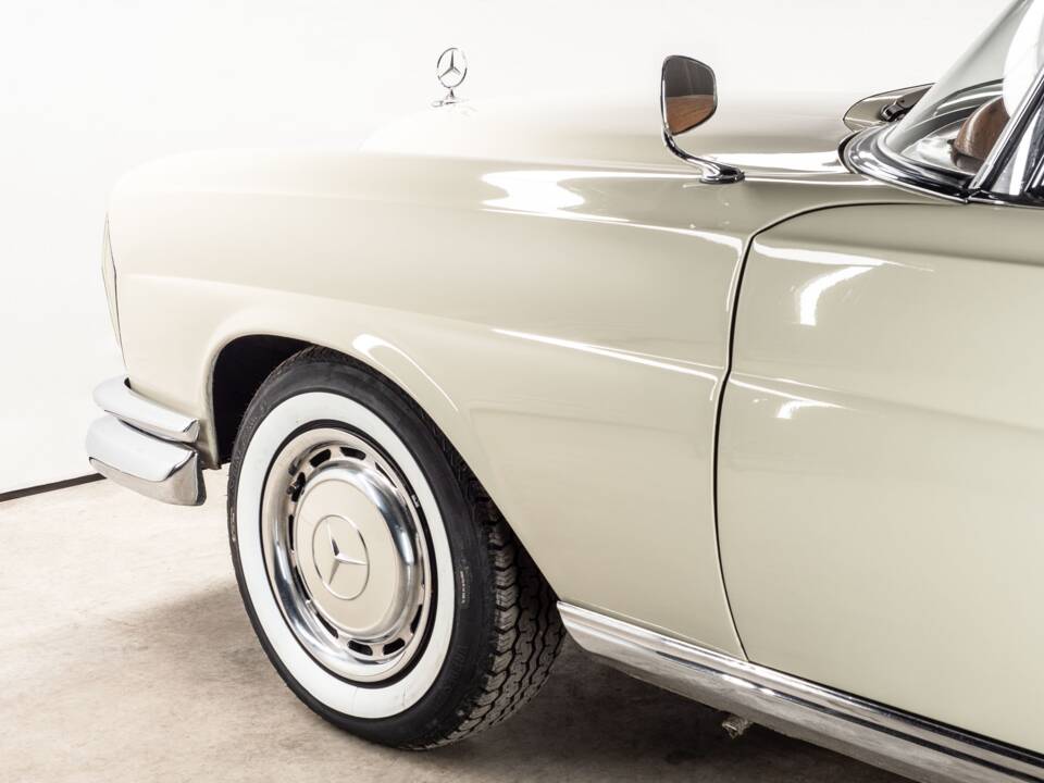 Image 14/54 of Mercedes-Benz 220 SE b (1963)