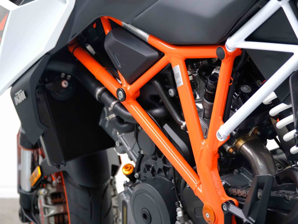 Image 61/83 of KTM 1290 Super Duke R (2018)