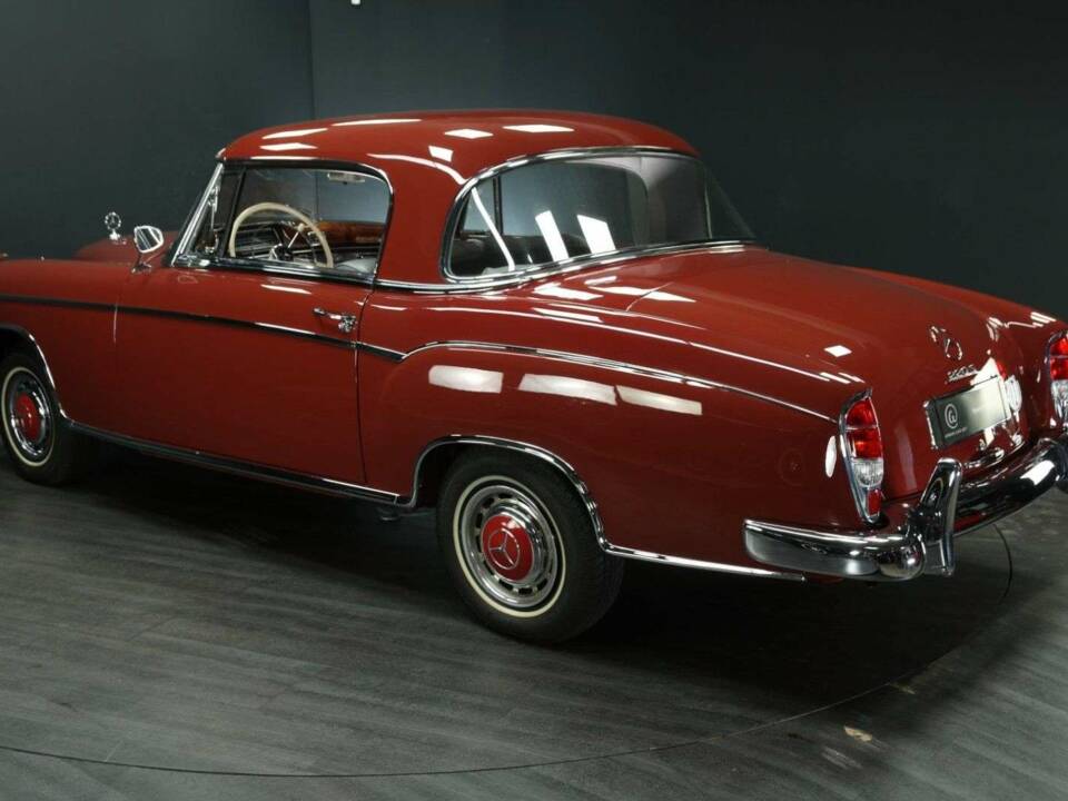 Imagen 4/50 de Mercedes-Benz 220 S (1957)