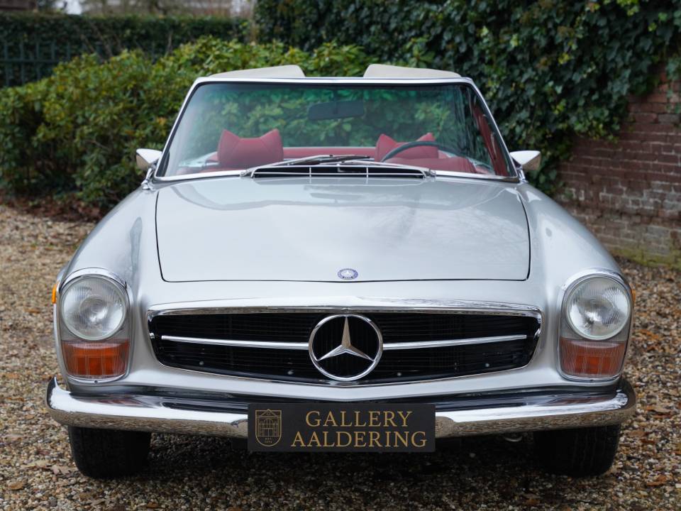 Image 28/50 of Mercedes-Benz 280 SL (1969)