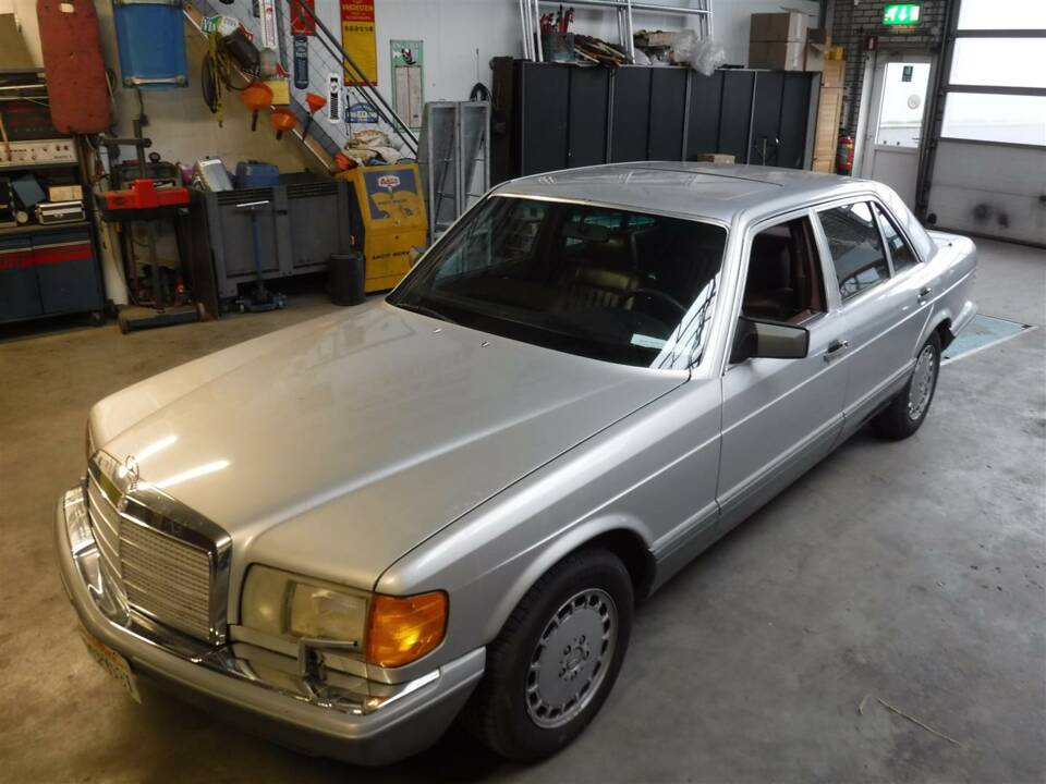 Image 12/31 de Mercedes-Benz 420 SEL (1986)