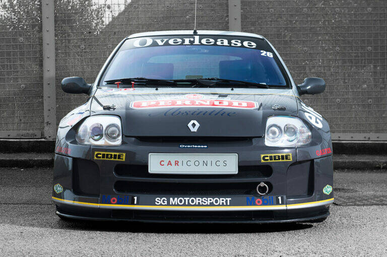 Image 8/21 of Renault Clio II V6 (2002)