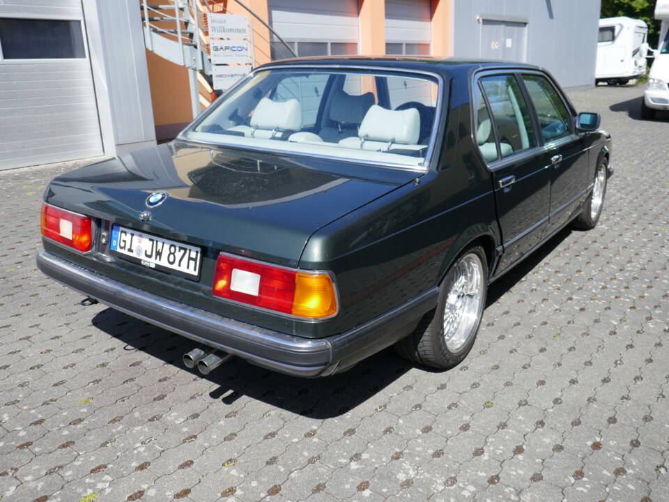 Image 5/9 of BMW 735i (1986)