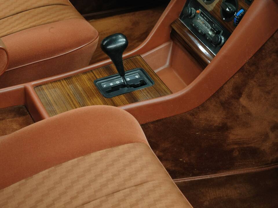 Bild 28/50 von Mercedes-Benz 380 SE (1980)