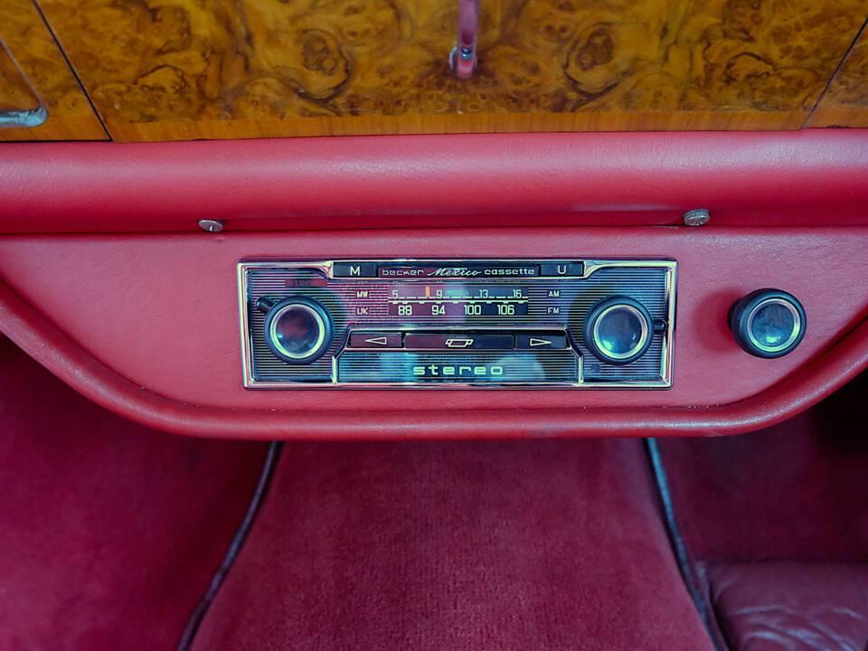 Image 40/48 of Bentley T 1 (1967)