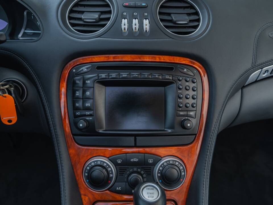 Image 48/86 de Mercedes-Benz SL 500 (2002)