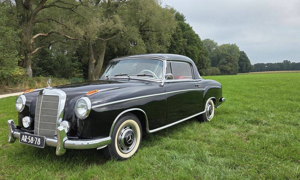 Image 4/8 of Mercedes-Benz 220 S (1959)