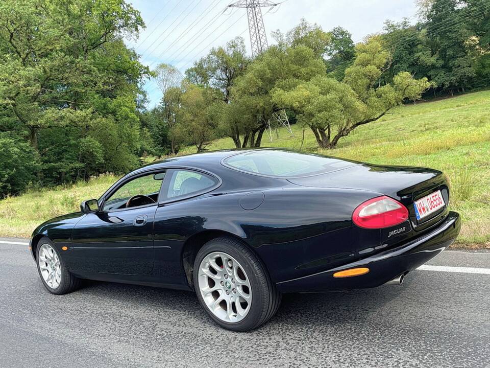 Image 4/14 of Jaguar XK8 4.0 (1999)