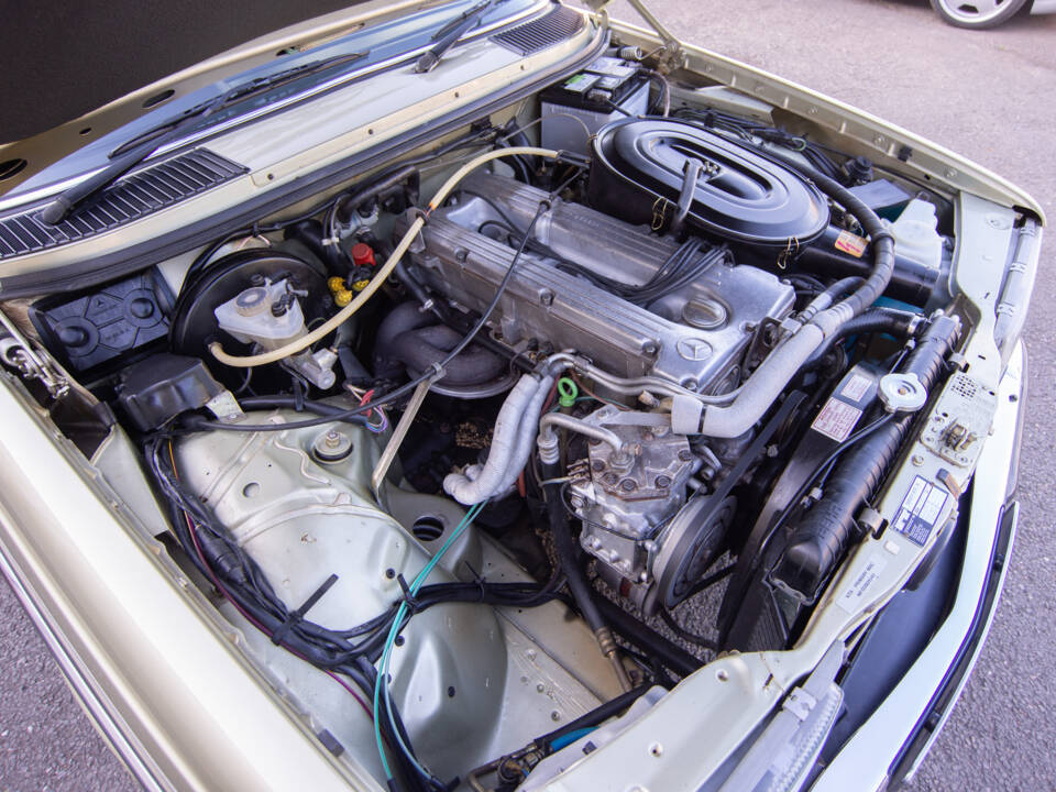 Immagine 21/29 di Mercedes-Benz 280 E (1983)
