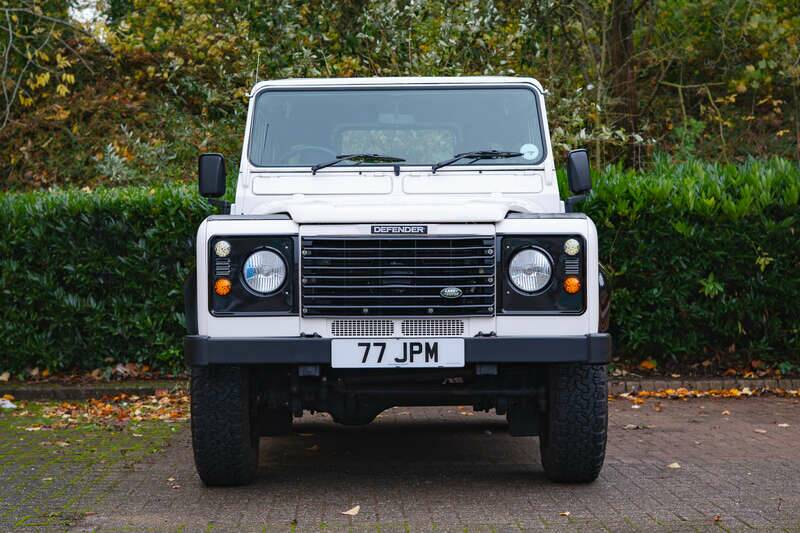 Image 7/41 of Land Rover Defender 90 "50th Anniversary" (1999)