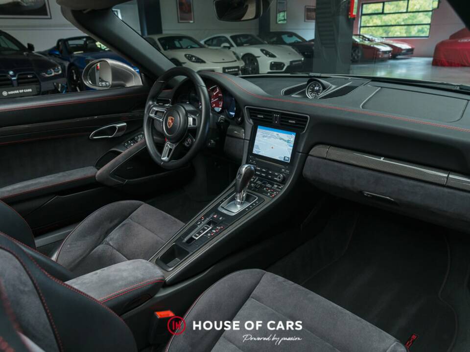 Image 18/25 of Porsche 911 Carrera 4 GTS (2017)