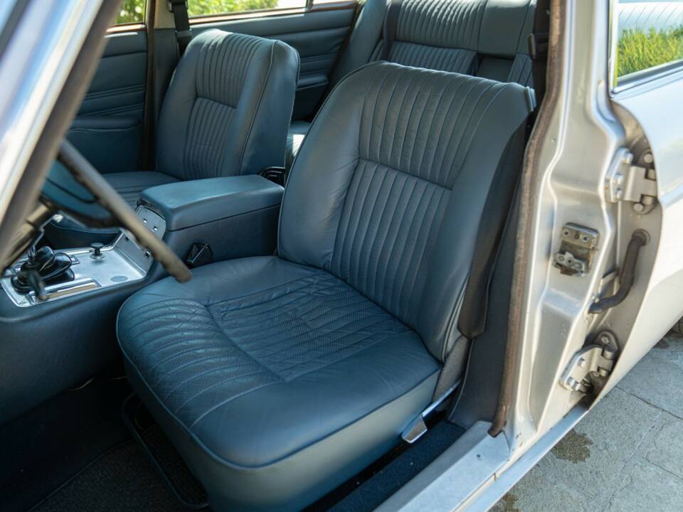 Image 46/50 of Jaguar XJ 6 4.2 (1970)