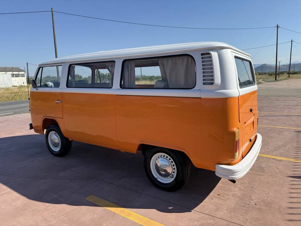 Image 7/8 of Volkswagen T2 Brasil Camper (1972)