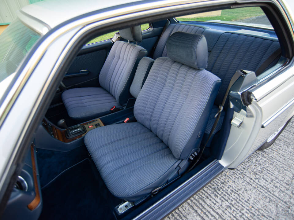 Immagine 15/28 di Mercedes-Benz 230 CE (1984)