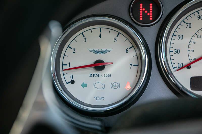 Image 16/39 of Aston Martin V12 Vanquish (2003)