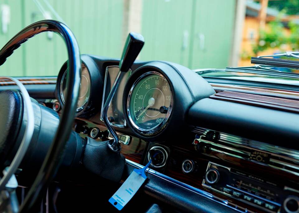 Image 144/188 of Mercedes-Benz 280 SE 3,5 (1971)