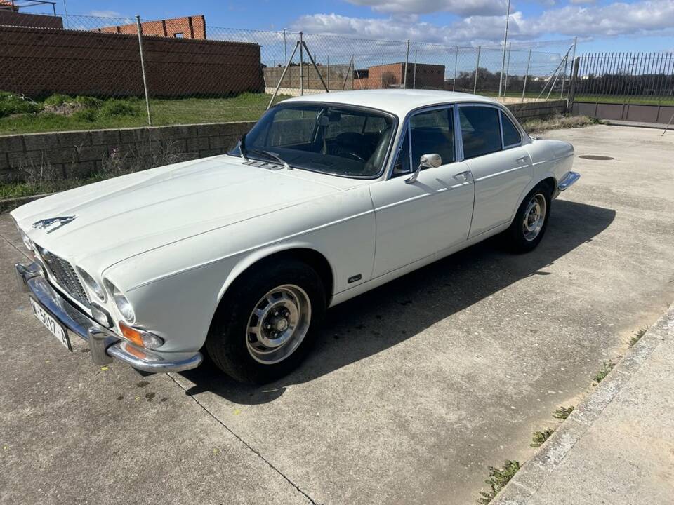 Bild 3/8 von Jaguar XJ 6 2.8 (1972)