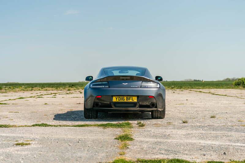 Image 34/50 de Aston Martin V12 Vantage S (2016)