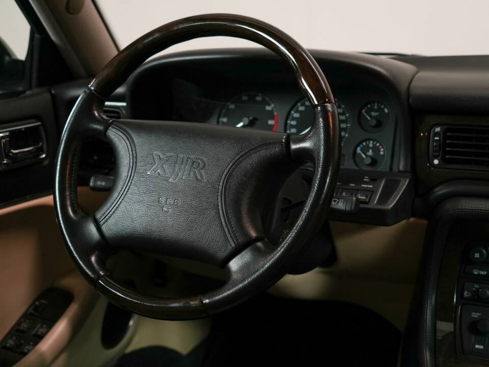 Image 10/50 of Jaguar XJR 4.0 (1995)