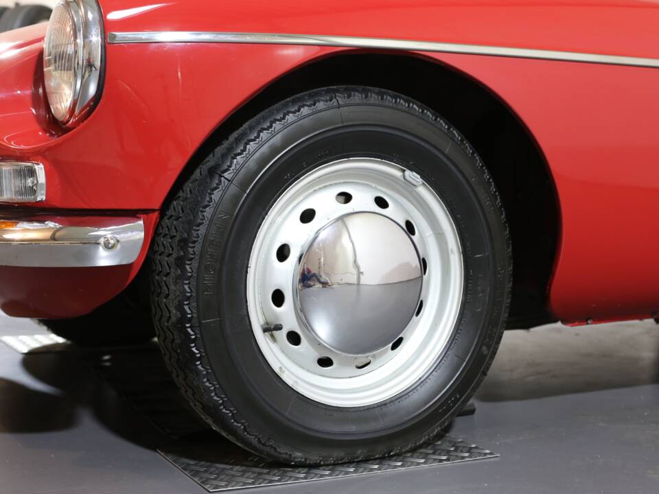 Image 29/49 of MG MGB (1966)