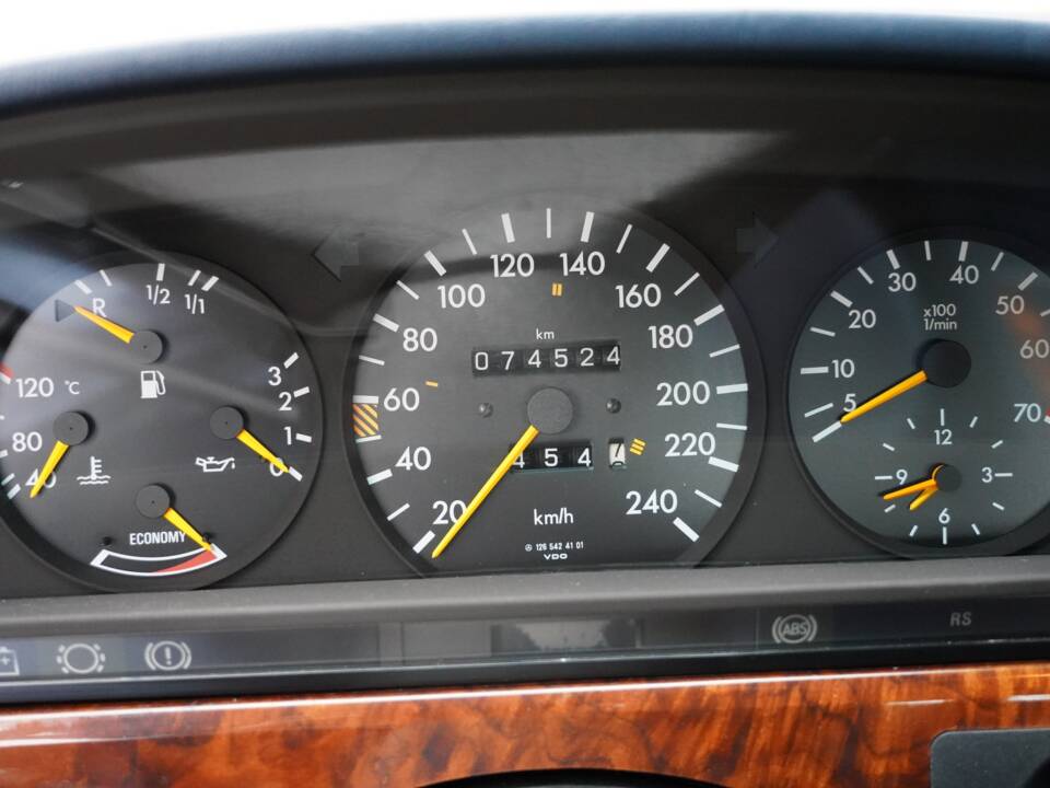 Image 4/12 of Mercedes-Benz 500 SEC (1984)