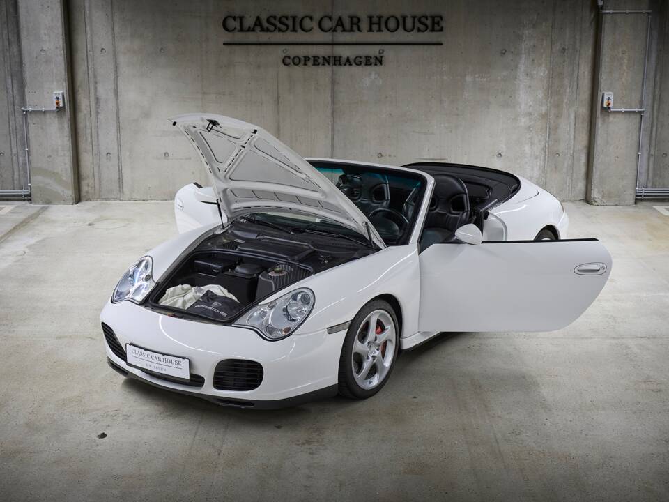 Imagen 5/98 de Porsche 911 Carrera 4S (2004)