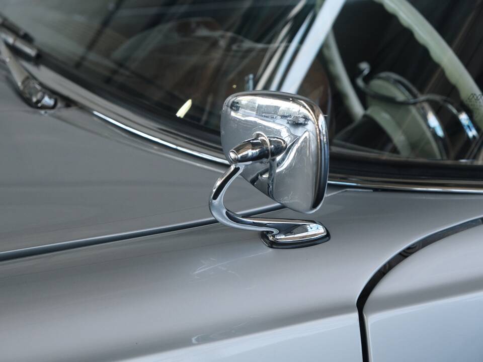 Image 45/49 of Mercedes-Benz 220 SE b (1962)