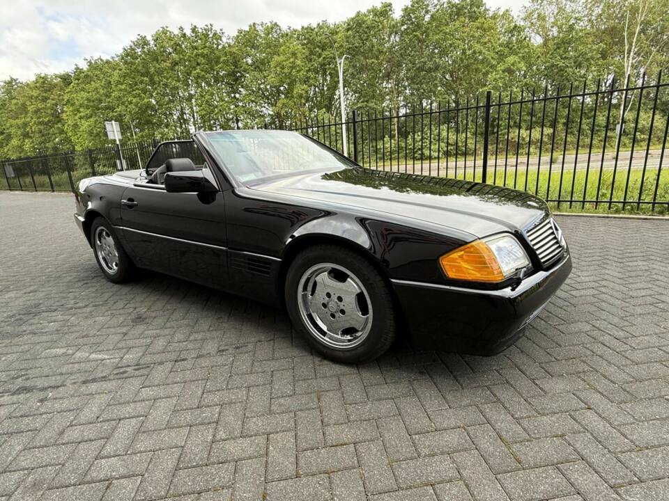 Image 14/50 of Mercedes-Benz 500 SL (1991)