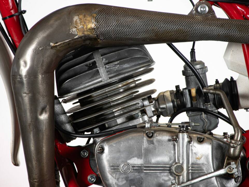 Image 12/50 of CZ 250 (1977)