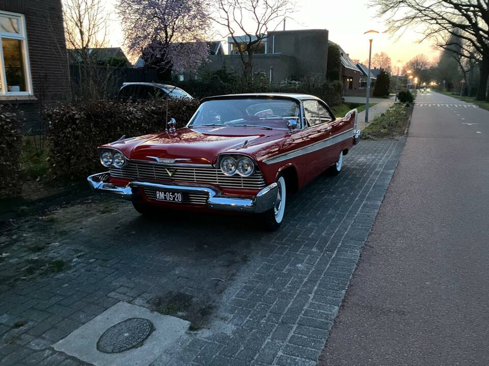 Image 3/15 of Plymouth Sport Fury (1958)